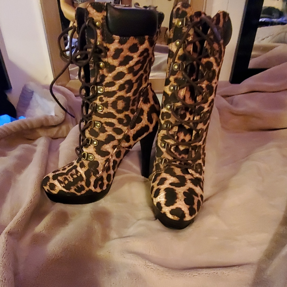 Heels - Picture 3 of 3